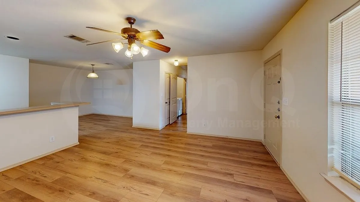 3 bed, 2.0 bath, 1192 sqft, $1,499 — Photo 2