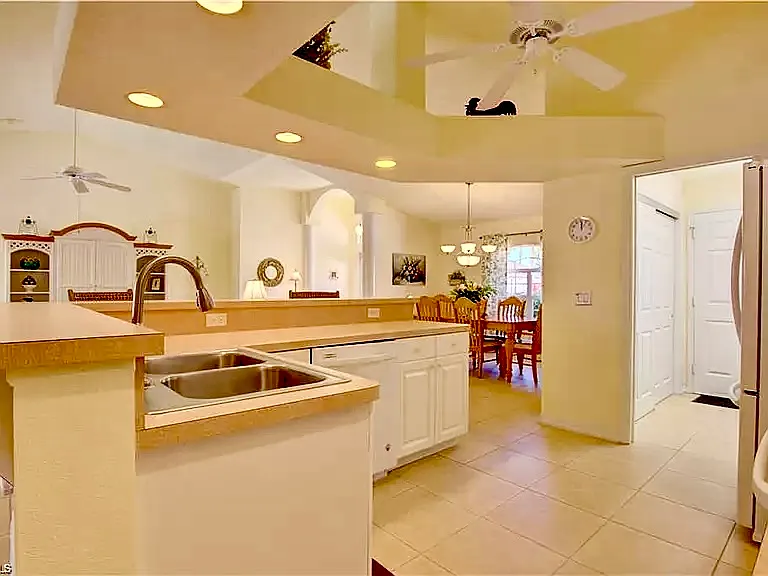 SW 28th Pl — Photo 15