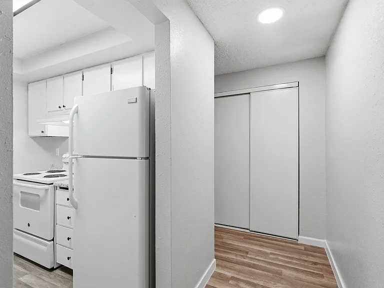 River Court Apartments - Updated Units With A View! — Photo 50
