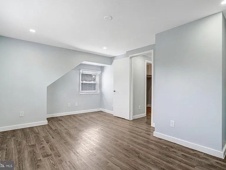 3120 Chepstow Ln — Photo 22
