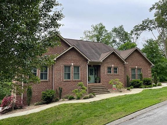 3rd image of 1004 Silver Oak Ct