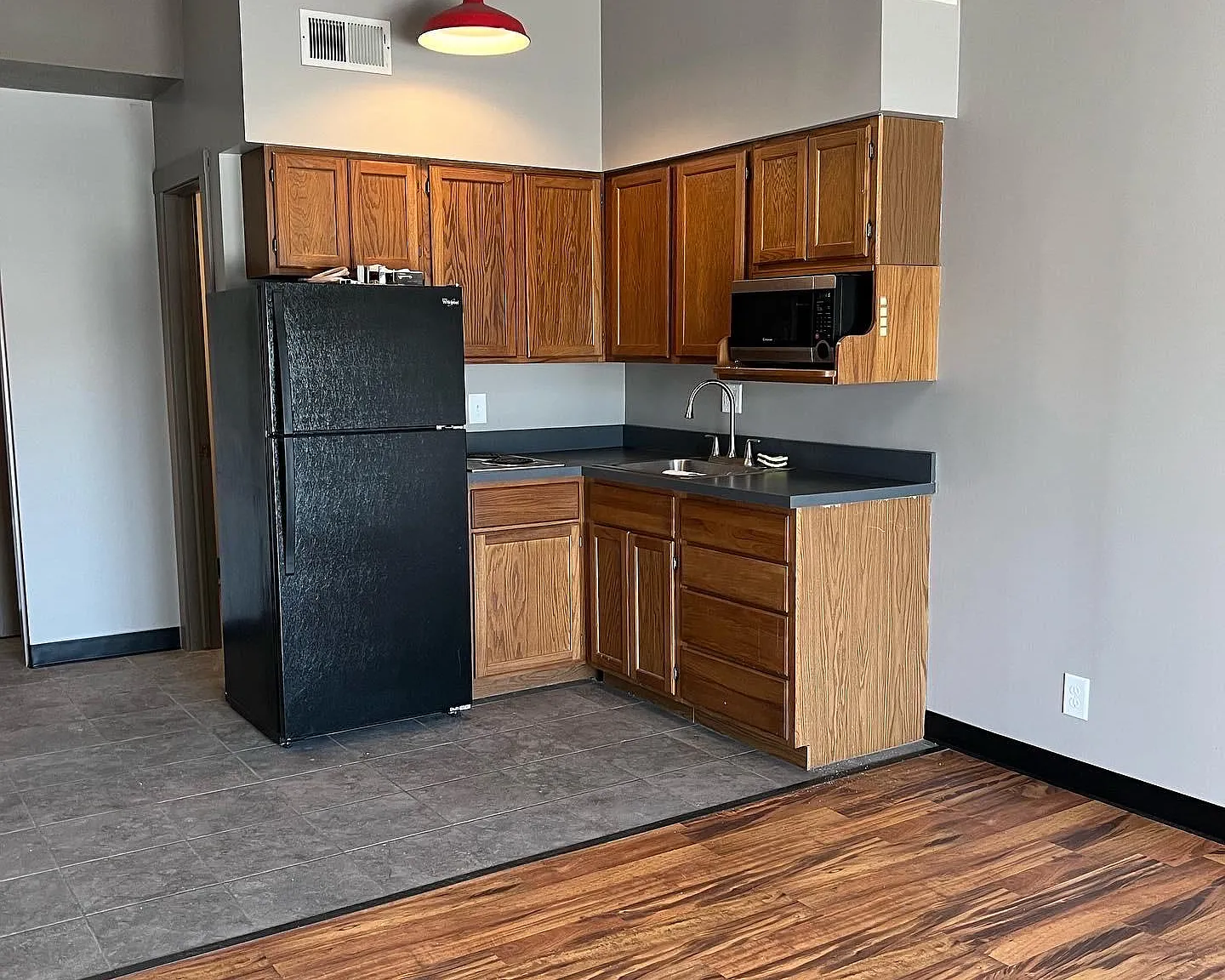1640 Holdrege Studio — Photo 4