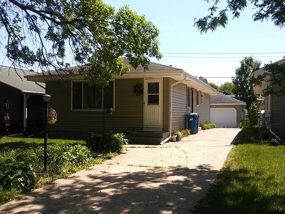 2nd image of 2336 12th Ave E
