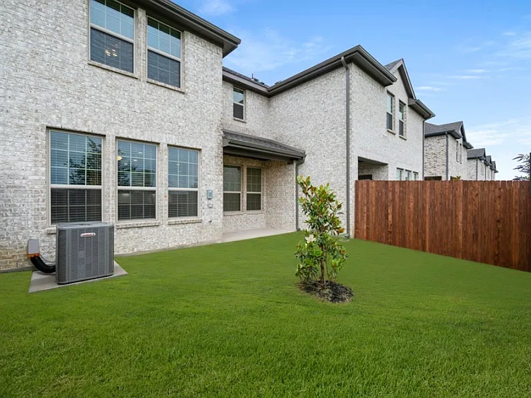 648 Sandiford Ct — Photo 14