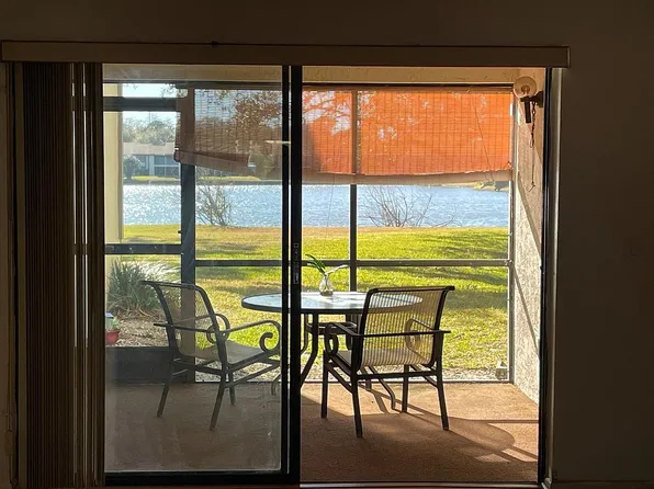 70 Woodlake Pl, Oldsmar, FL 34677