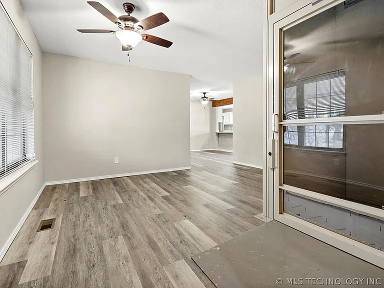 8610 Meadowood Cir — Photo 12