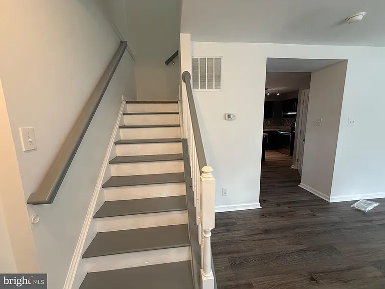 4 Coachlight Dr #4 — Photo 10