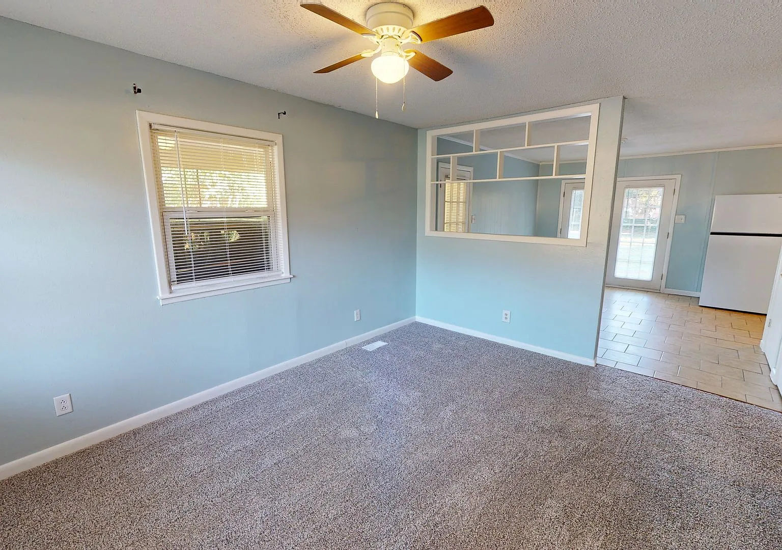 Beautiful Ranch w/ Large Fenced Back Yard Close to Shopping! — Photo 2