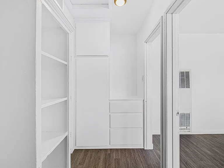 530 W 9th St — Photo 14