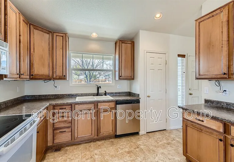 5735 Prairie Cir — Photo 9