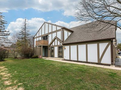 7320 Baybury Rd #9-2, Downers Grove, IL, 60516