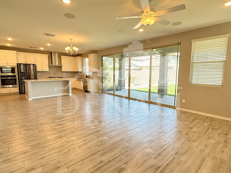 15068 W Pierce St — Photo 9