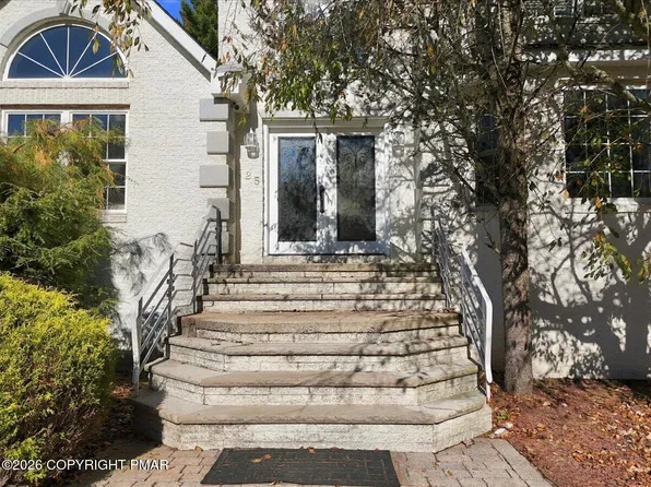 125 Estate Dr, East Stroudsburg, PA 18301