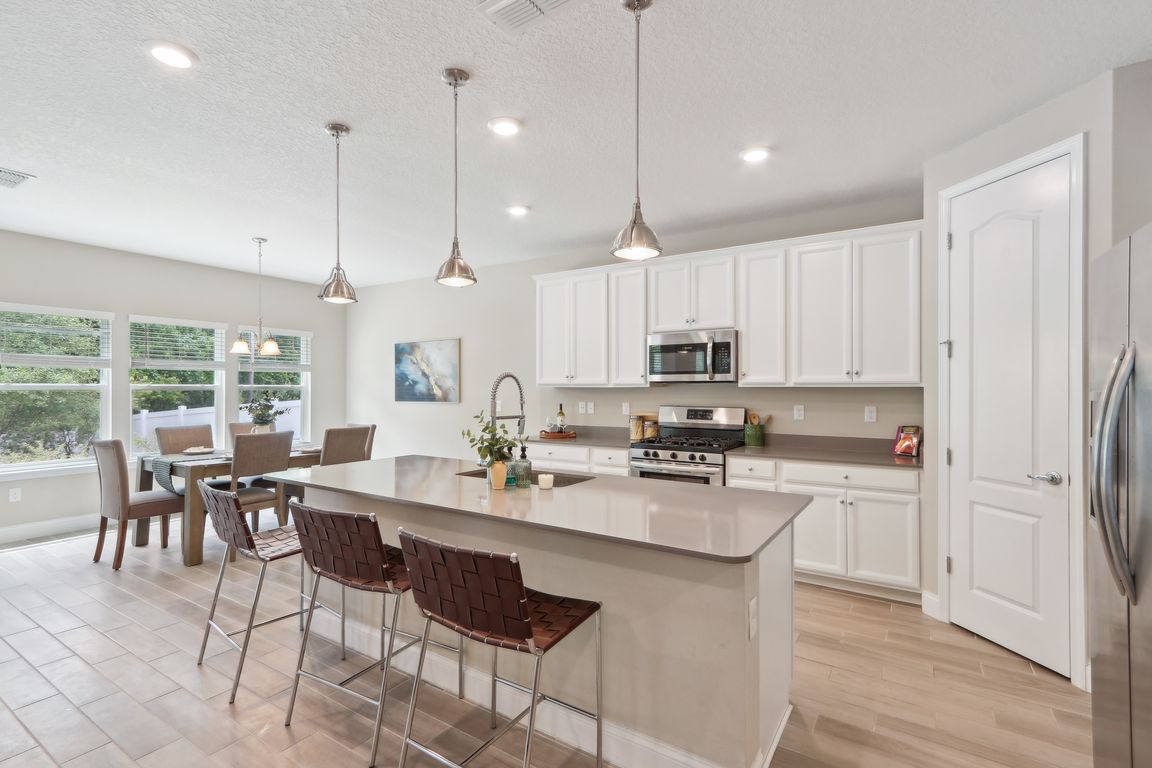 Sweet Oak Way St-2504-010.jpg