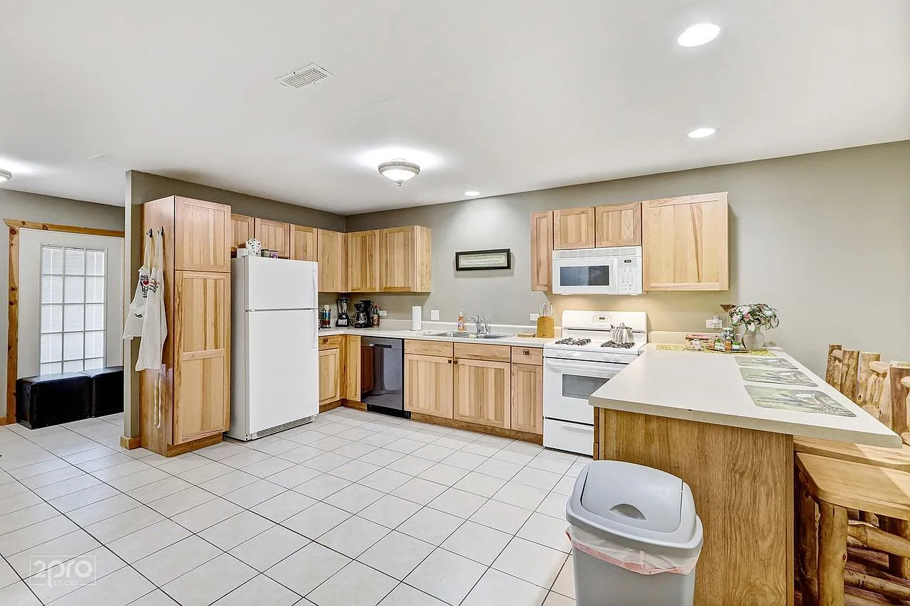 2 bed, 1800 sqft, $2,200 — Photo 3
