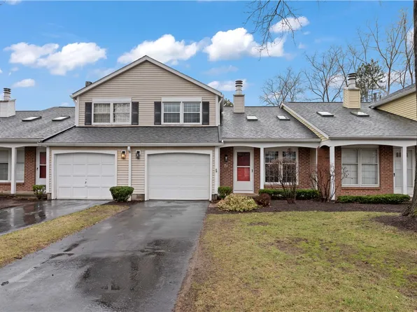 71 Old Pine Ln, Rochester, NY 14615