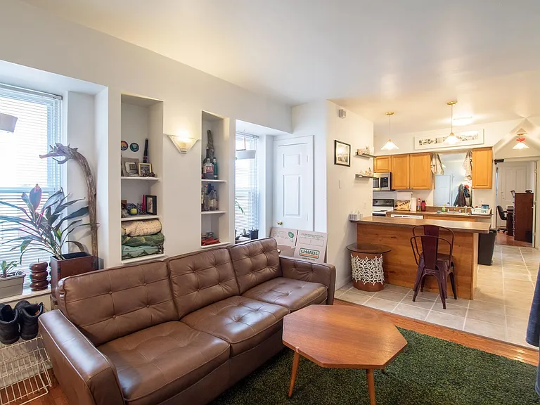807 N Franklin Street — Photo 1