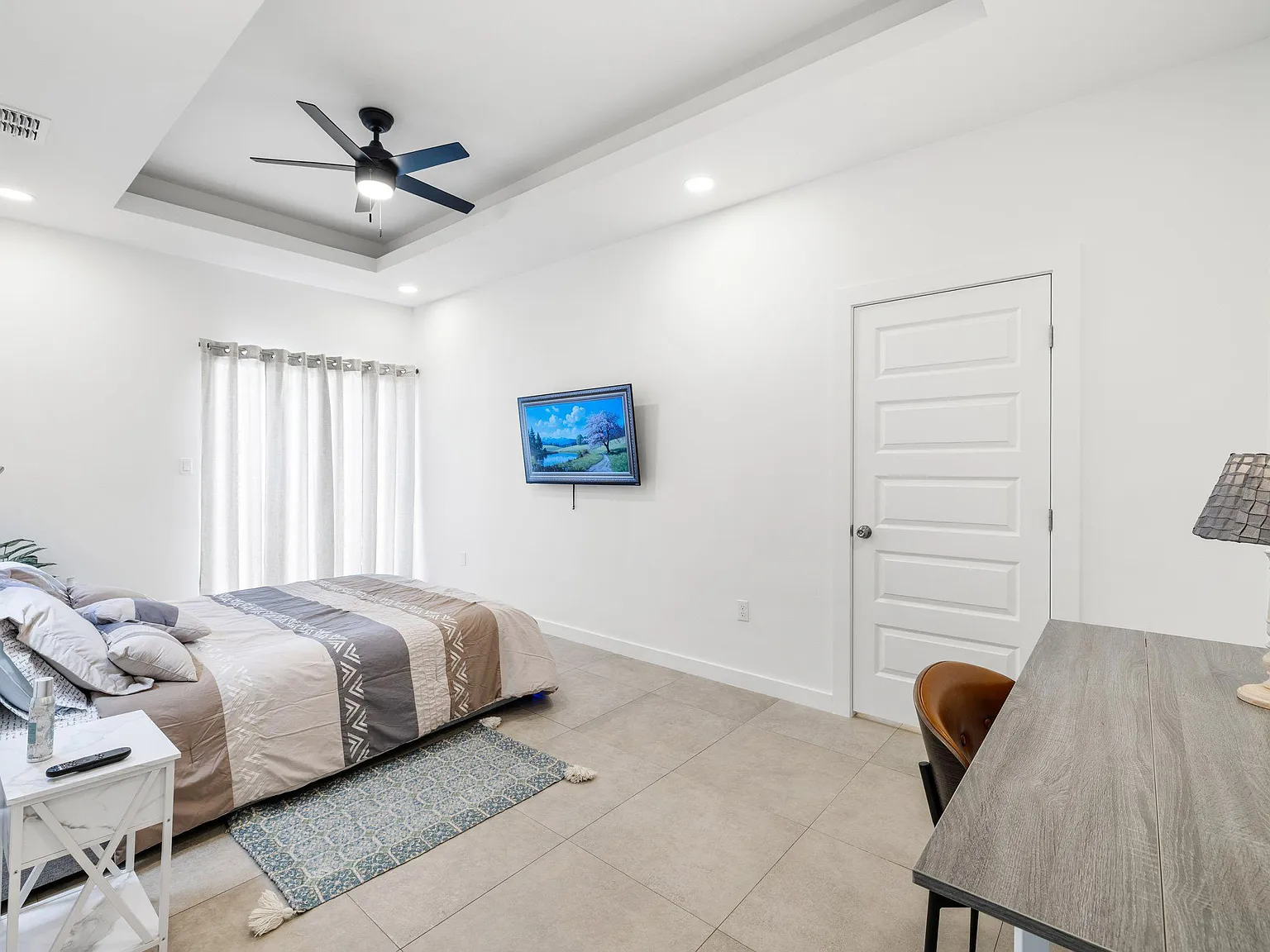 3 bed, 2.5 bath, 1449 sqft, $1,364 — Photo 2