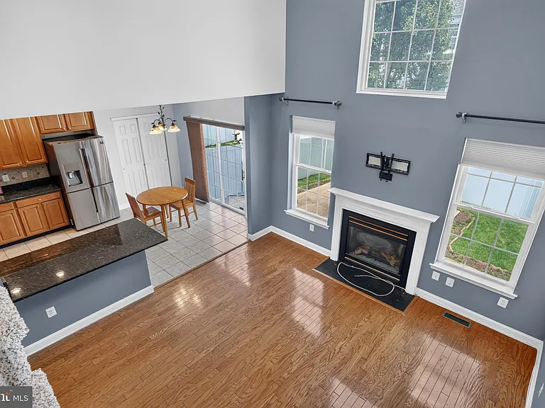 20 Carter Ln — Photo 2