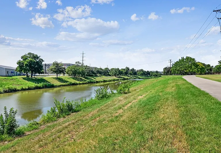 The Canyons Apartments in Fort Worth, Texas