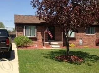31536 Cambridge St, Garden City, MI 48135