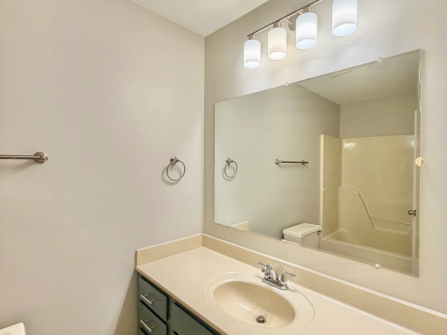 3 bed, 2.5 bath, 1303 sqft, $1,345 — Photo 4