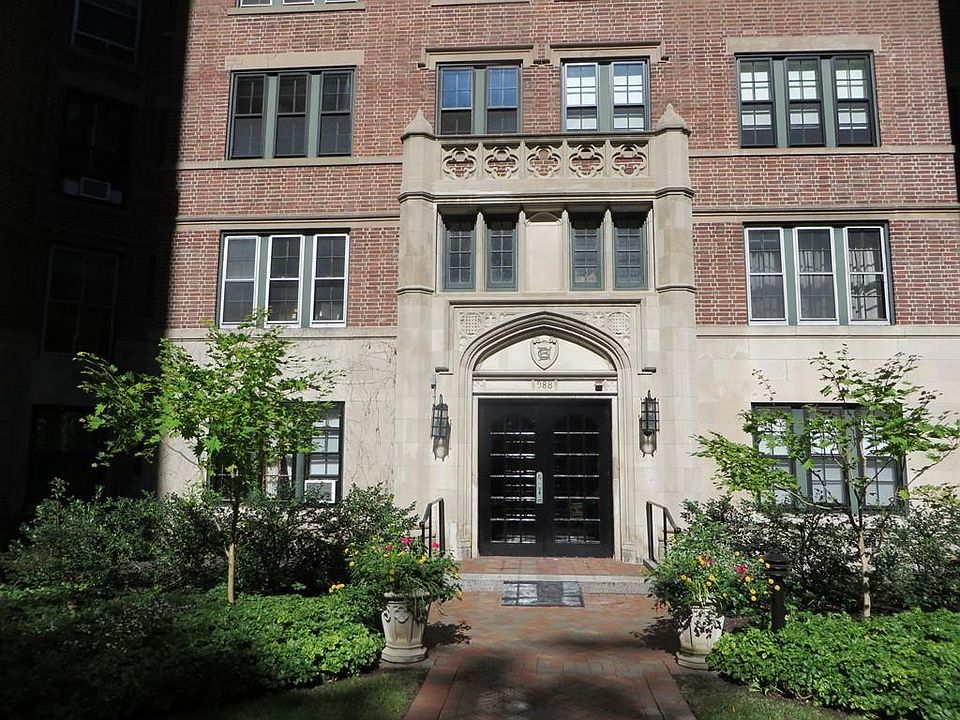 1st image of 988 Memorial Dr #4483