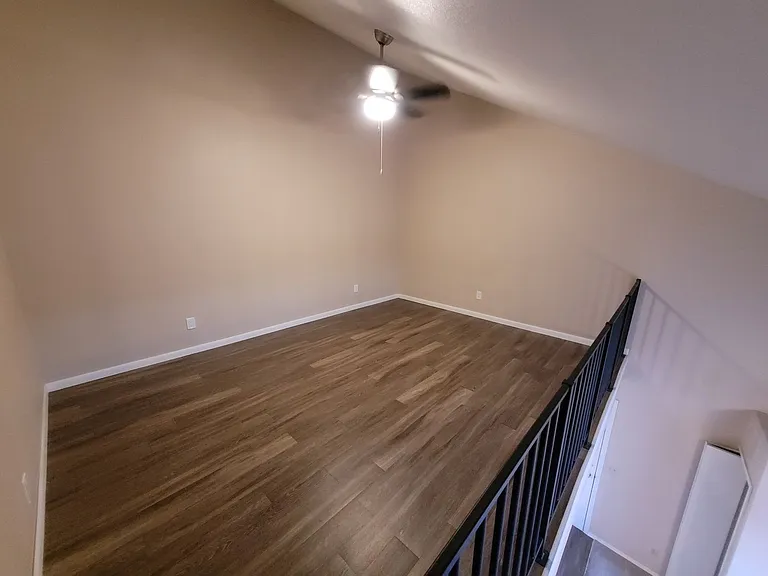2720-2758 Mirage Dr — Photo 18