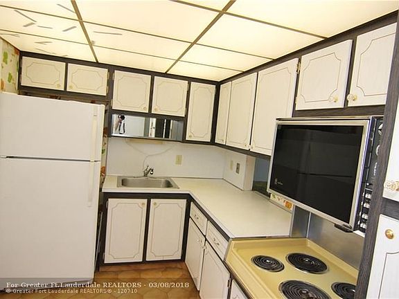 3rd image of 600 NE 2nd St APT 401