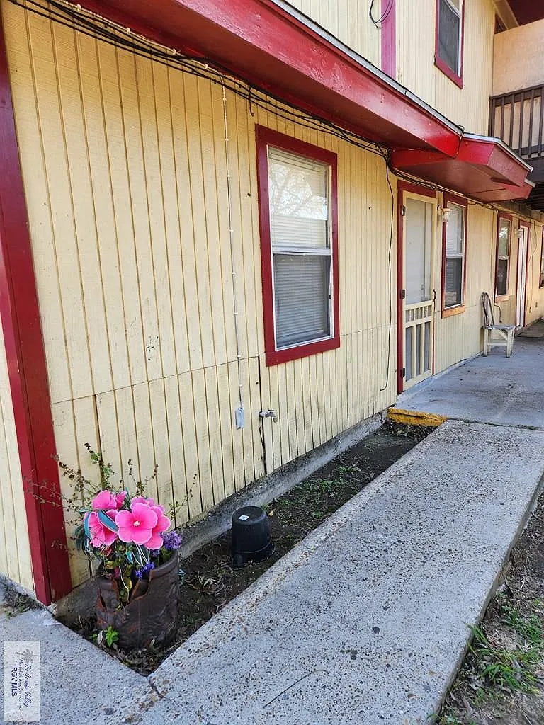 2 bed, 1.0 bath, 700 sqft, $600 — Photo 2
