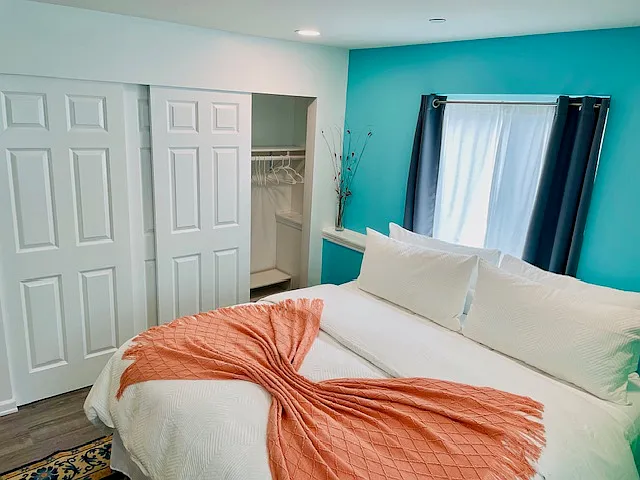 1 bed, 1.5 bath, 1100 sqft, $2,400 — Photo 2