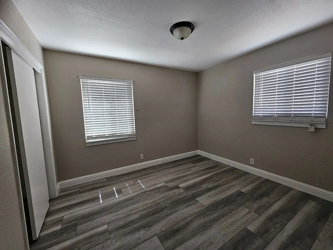 3 bed, 1.0 bath, 1036 sqft, $1,800 — Photo 4