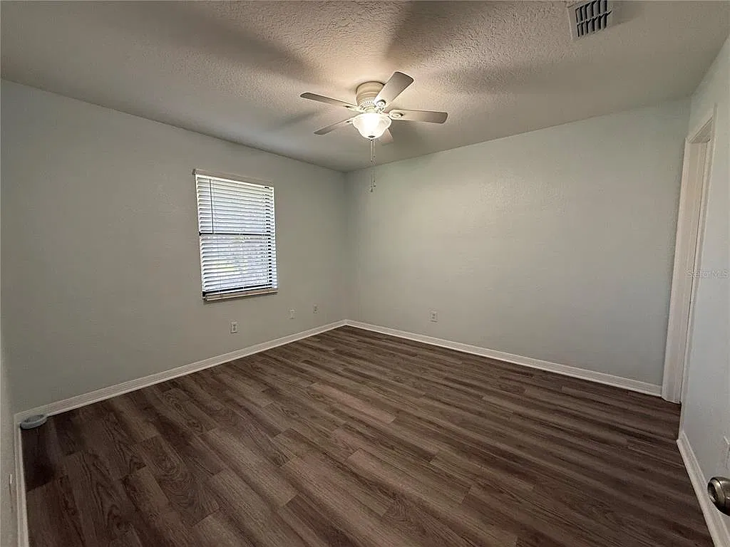 3 bed, 2.0 bath, 1154 sqft, $1,600 — Photo 4