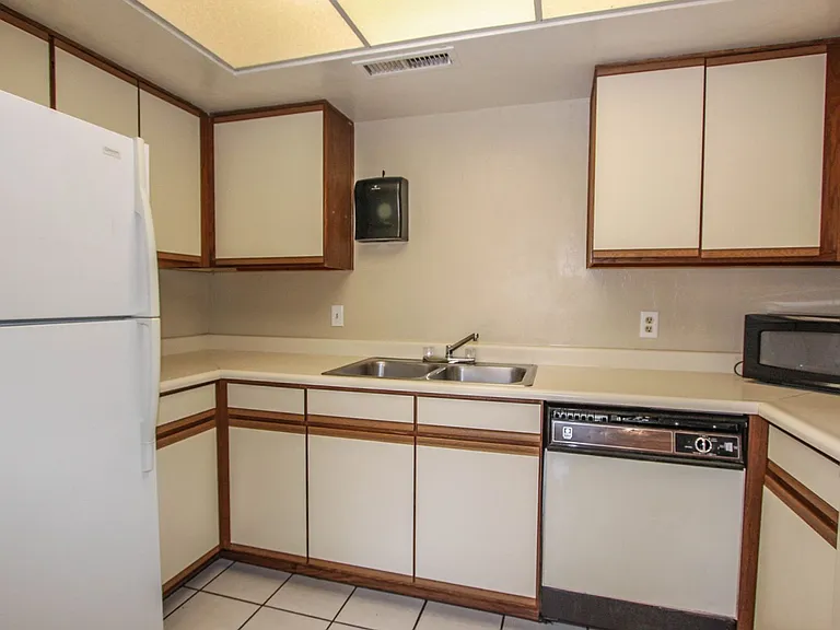 411 Whipple St — Photo 10