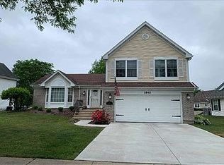 1048 Woodlake Dr, Carol Stream, IL