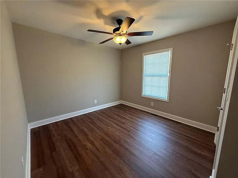 5915 Maiden Ln — Photo 9
