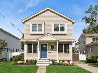 122 Commonwealth Ave, Merrick, NY 11566