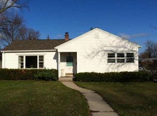 925 Oakwood Ave, Oconomowoc, WI 53066