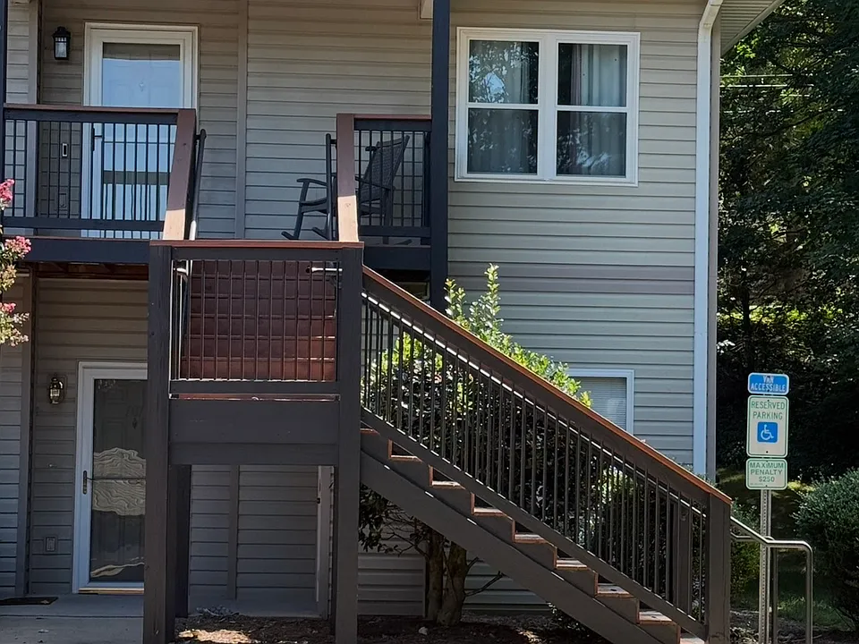 105 Carlyle Way #105