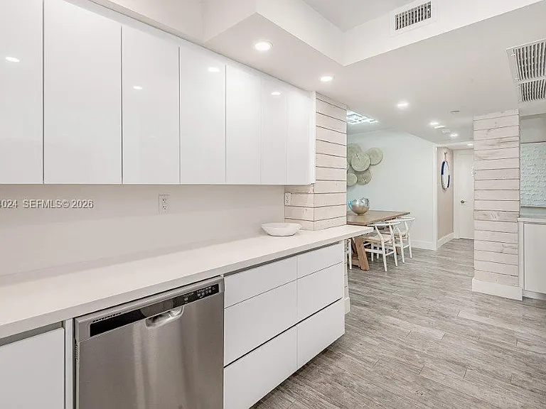 2301 Collins Ave #926 — Photo 15
