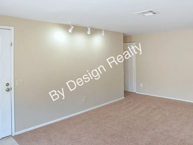 7230 N Ulene Pl — Photo 4