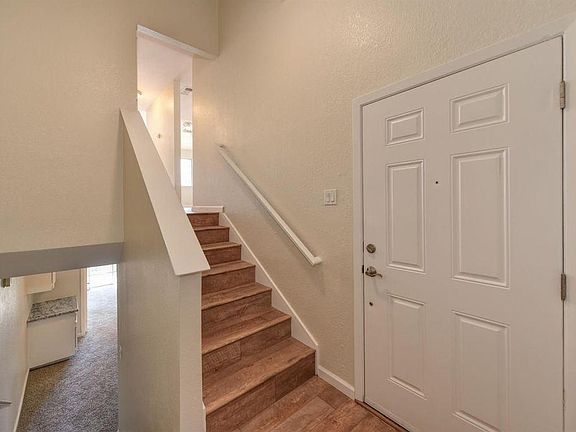 2nd image of 123 Valley Oak Dr