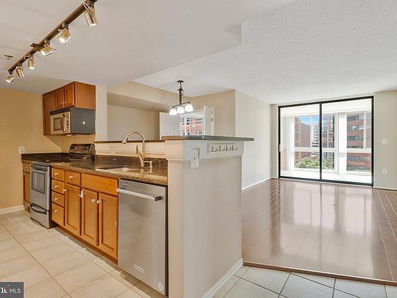 5th image of 1001 N Vermont St APT 702