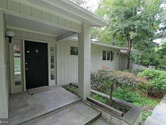 3rd image of 1299 Woodside Dr