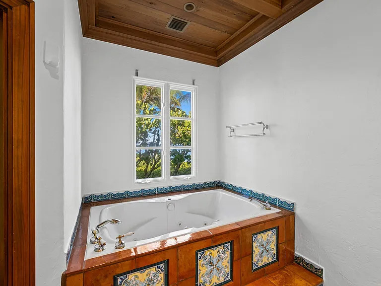 240 N Ocean Blvd — Photo 30