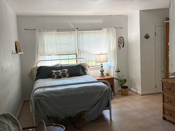 5724 Oak Terrace Dr, Virginia Beach, VA 23464