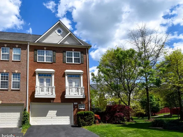 12569 Royal Wolf Pl, Fairfax, VA 22030