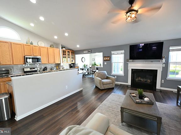 5th image of 25 Abrams Dr