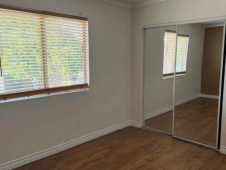 518 W Scott Ave — Photo 24