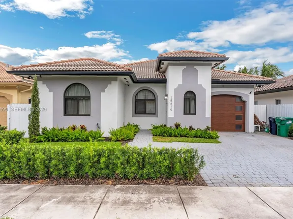 15619 SW 14th St, Miami, FL 33194